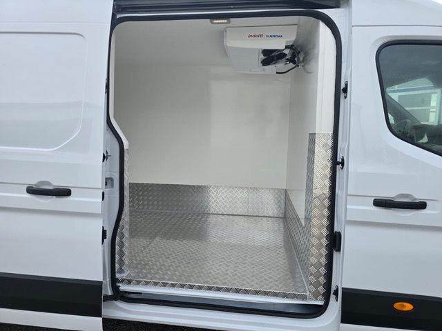 new renault master vans 7