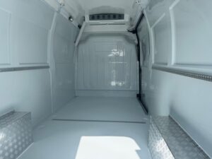 refrigerated vans for medicines 3