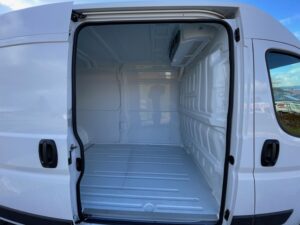 refrigerated vans for medicines 6