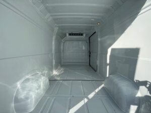 refrigerated vans for medicines 8